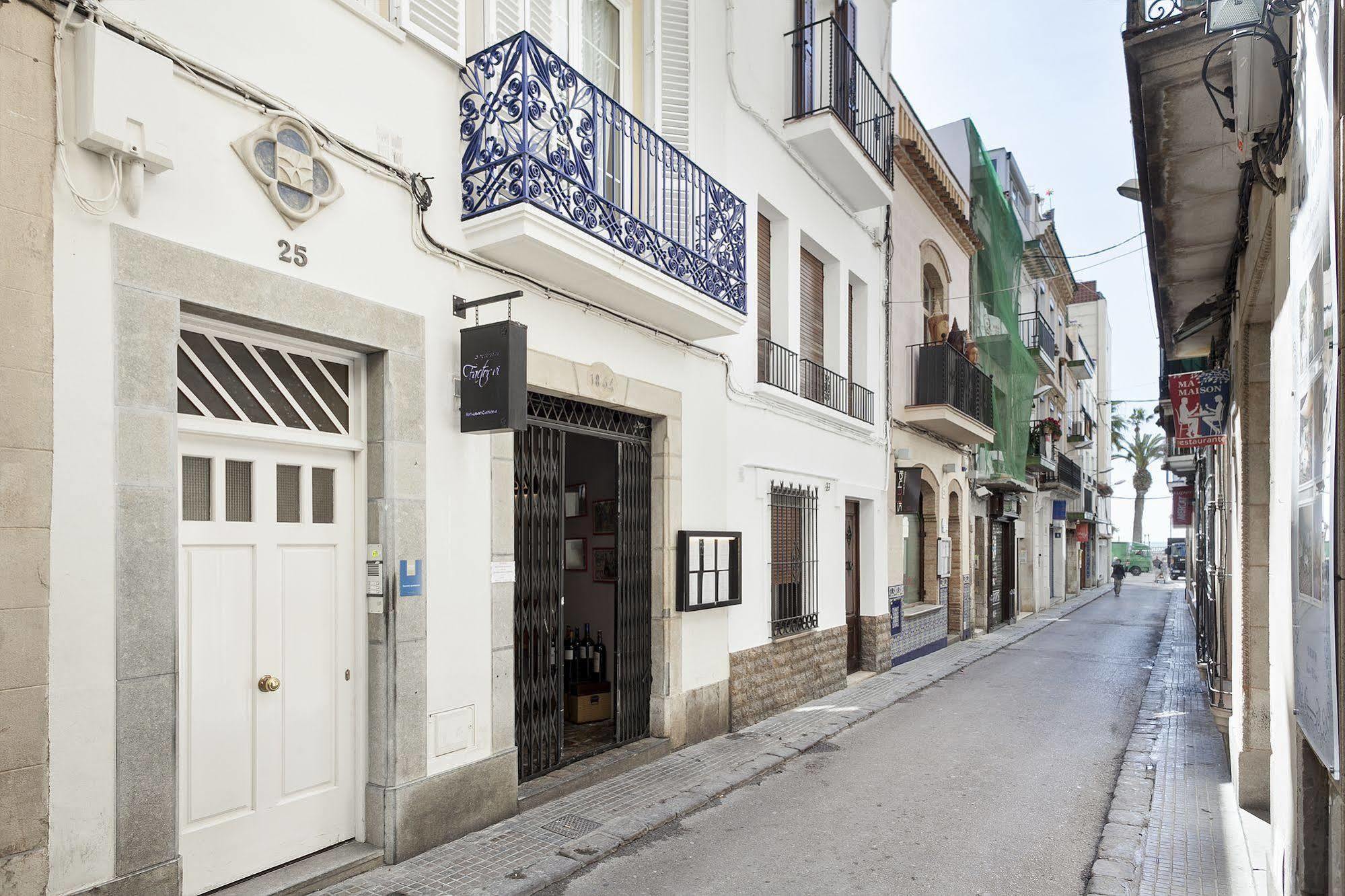 Апартаменты Sitges Group Blue&White Экстерьер фото