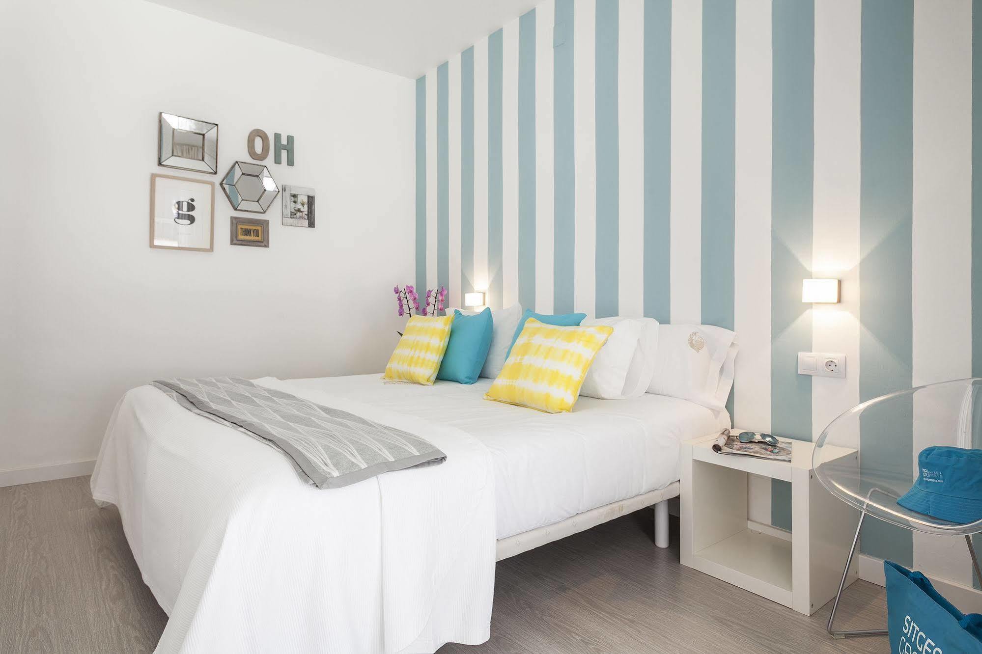 Апартаменты Sitges Group Blue&White Экстерьер фото